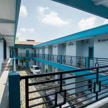 Reddoorz Syariah At Kartohardjo Madiun Hotel Buitenkant foto