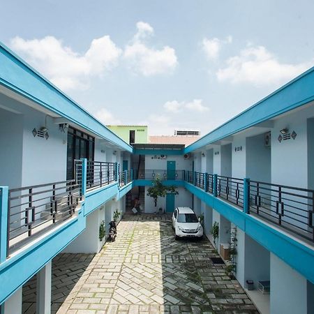 Reddoorz Syariah At Kartohardjo Madiun Hotel Buitenkant foto