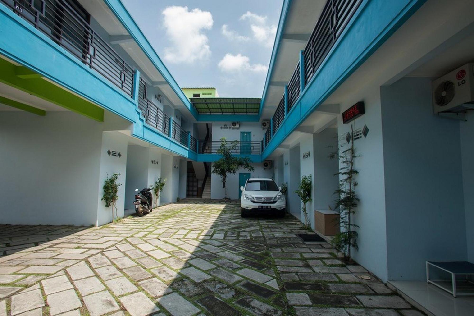 Reddoorz Syariah At Kartohardjo Madiun Hotel Buitenkant foto