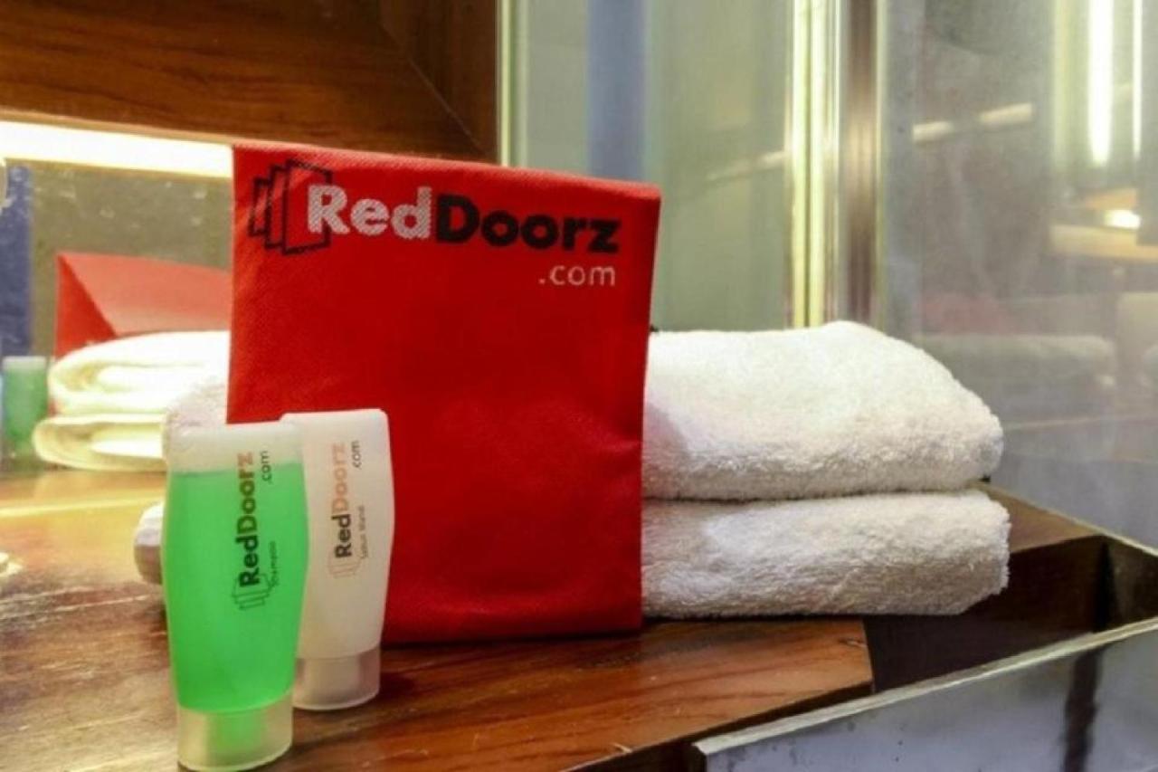 Reddoorz Syariah At Kartohardjo Madiun Hotel Buitenkant foto